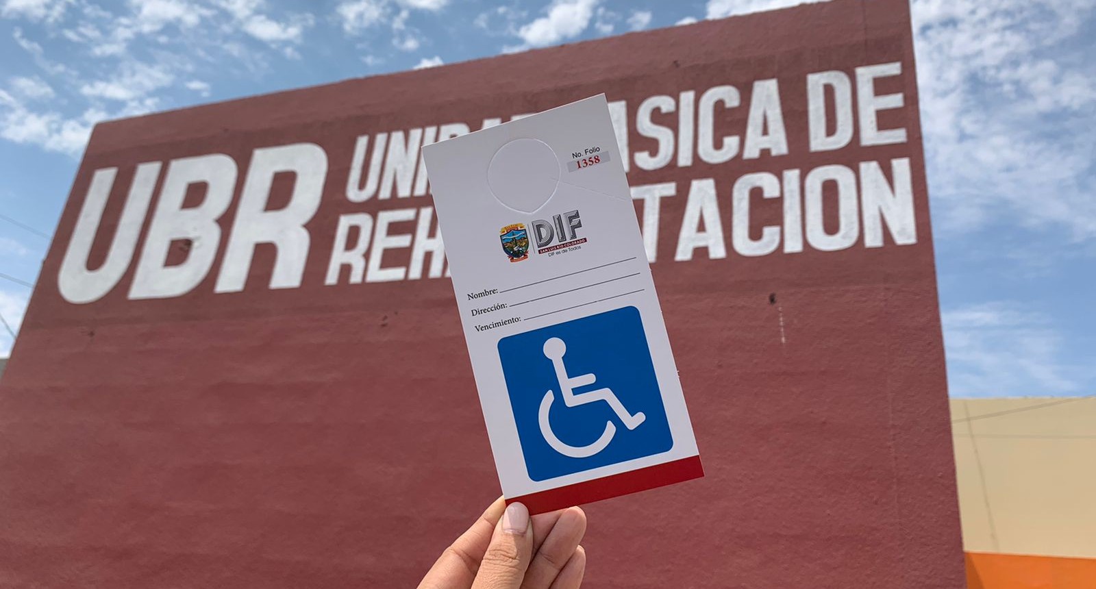 Otorga DIF Municipal tarjetón de discapacidad
